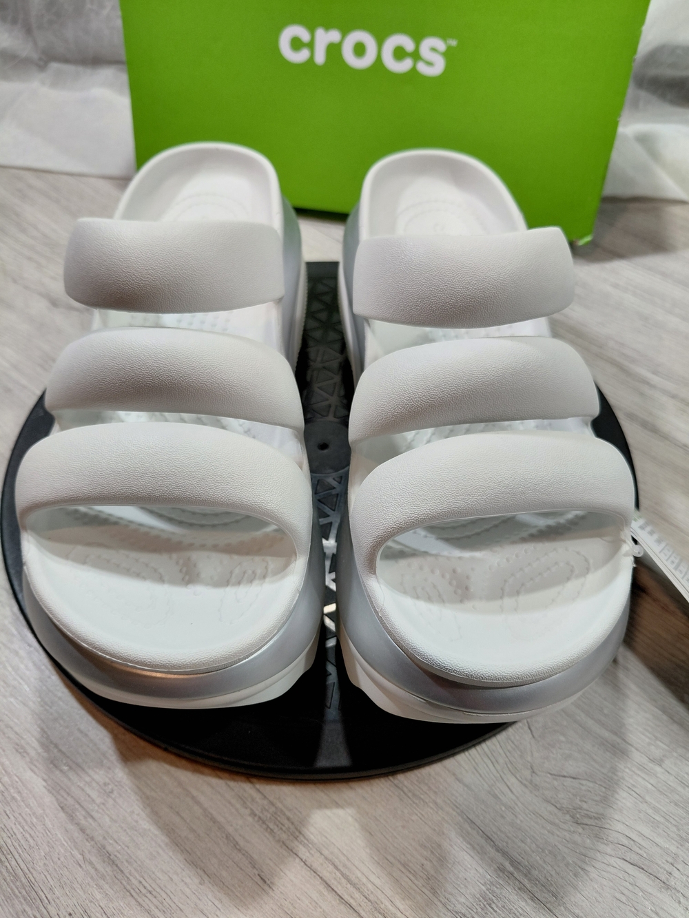 NWT Crocs Women’s Mega Crush Metalic White Chunky Platform Slide Sandals SIZE 8 - Picture 2 of 15